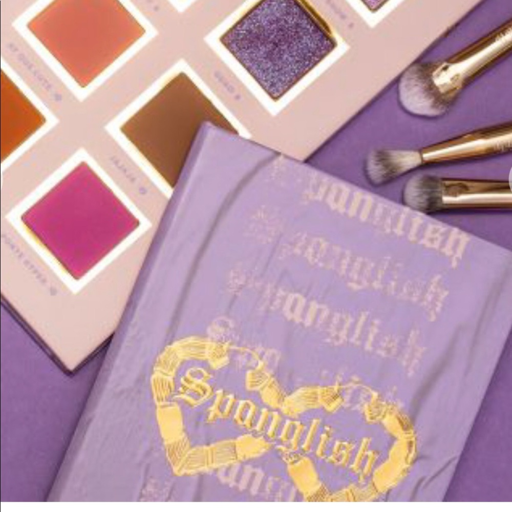 Spanglish Coleccione by Alamar Cosmetic Kit (Eyeshadows,Primer,Brushes,Earrings